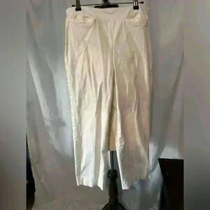 Talbots. White Stretch Capri. Flat Front. Womens Size 8. Side Zip. Pockets.